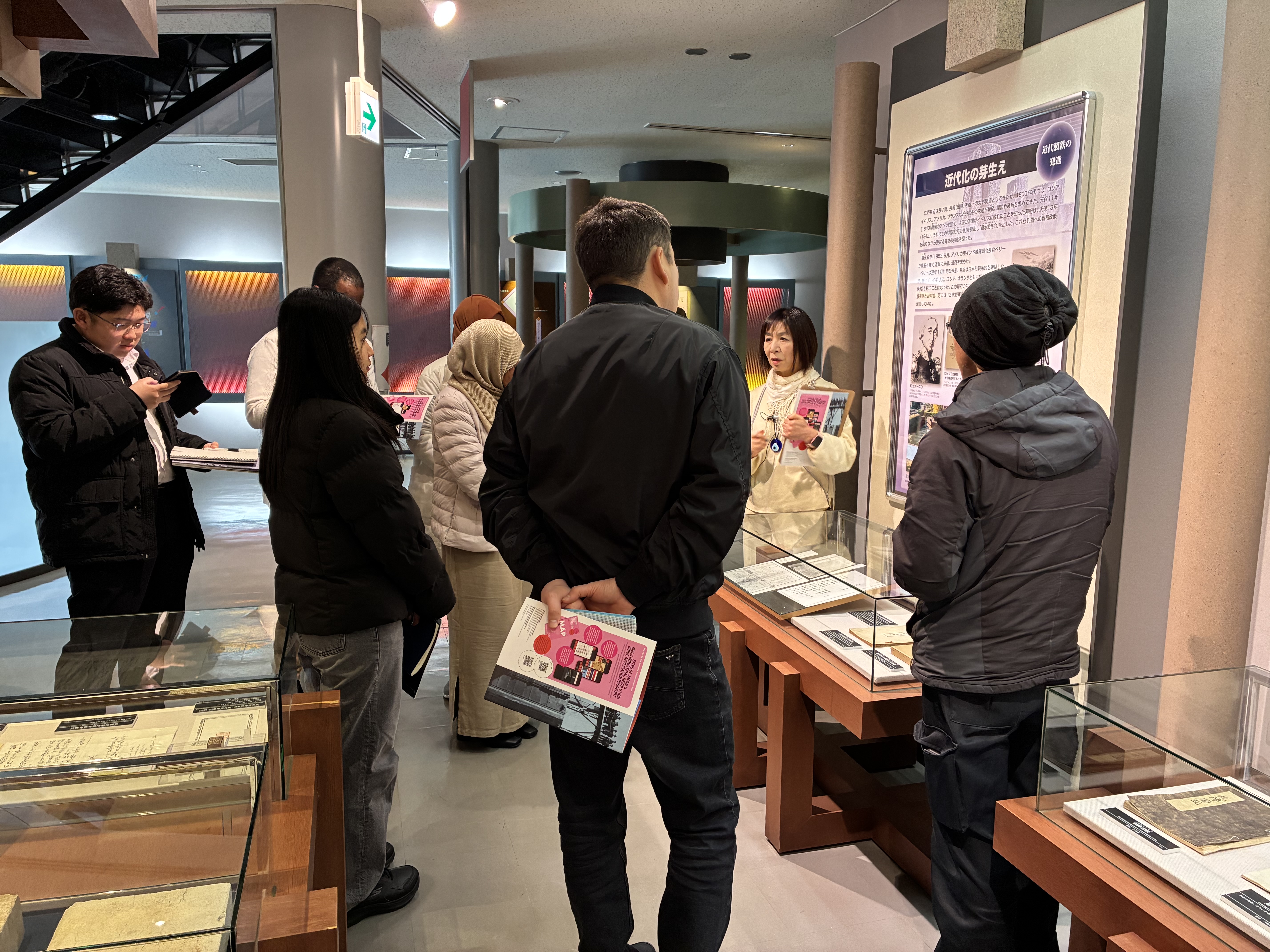 鉄の歴史館：製鉄の歴史を学んだほか、金属の鋳造体験にも挑戦しました